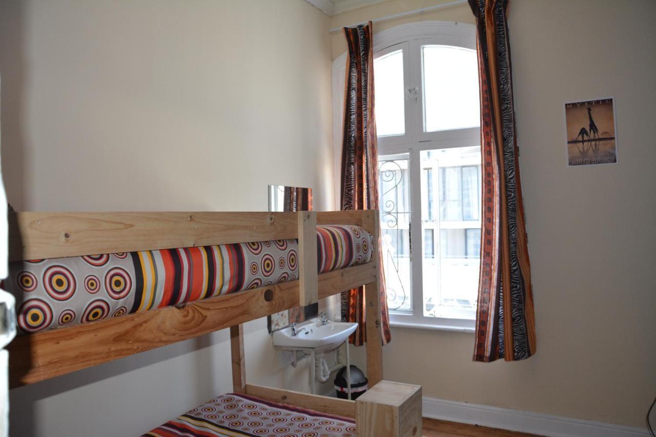Urban Hive Backpackers Hostel Cape Town Exterior photo